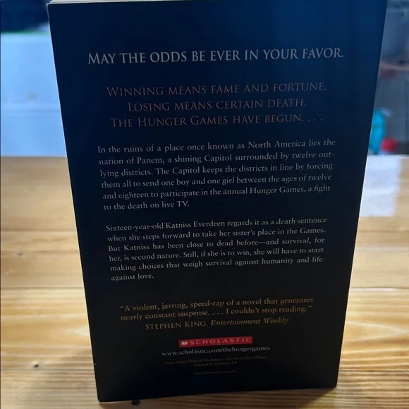 The Hunger Games Book Set by Suzanne Collins - Black and Red - Picture 4 of 4